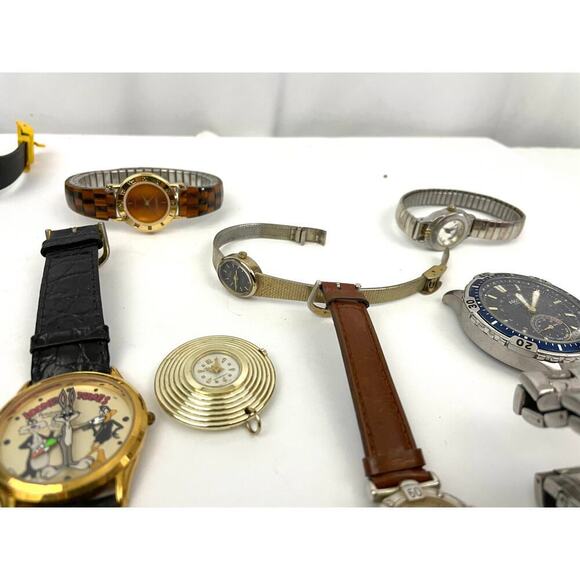 Lot Of 24 Vintage Assorted Watches For Repair Need New Batteries Untested Modern - Picture 5 of 13